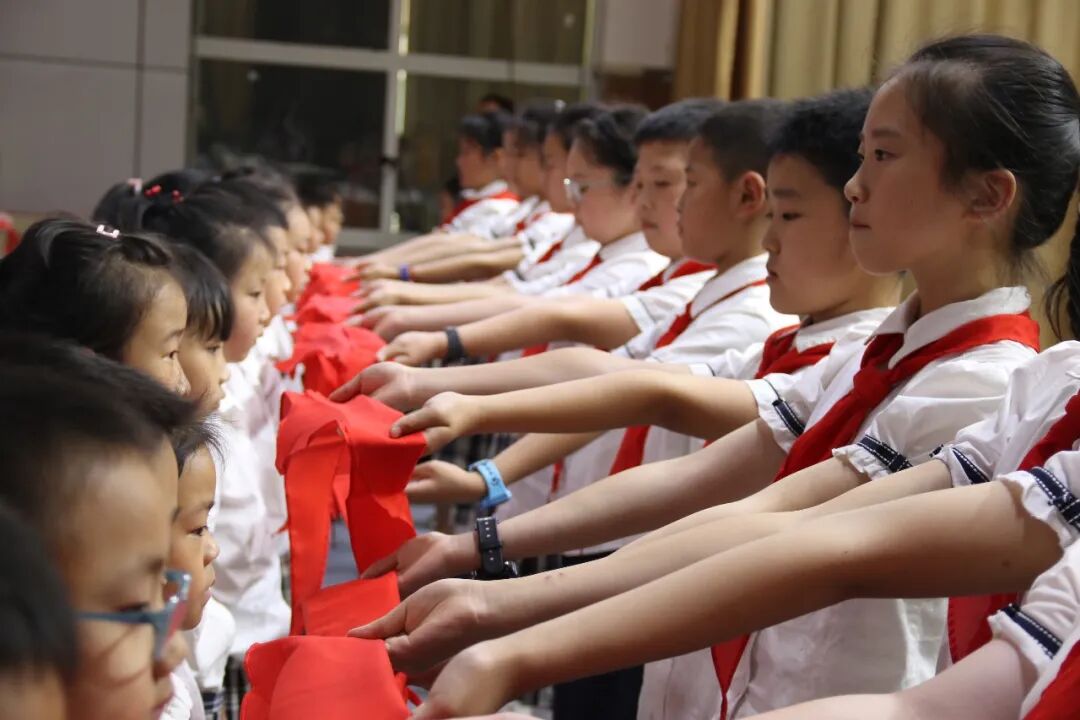 火一动态|喜迎二十大  争做好队员||2022年春新队员入队仪式