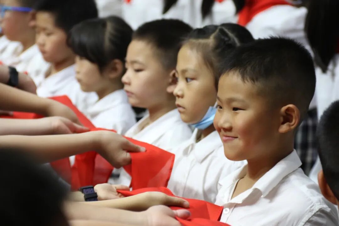火一动态|喜迎二十大  争做好队员||2022年春新队员入队仪式
