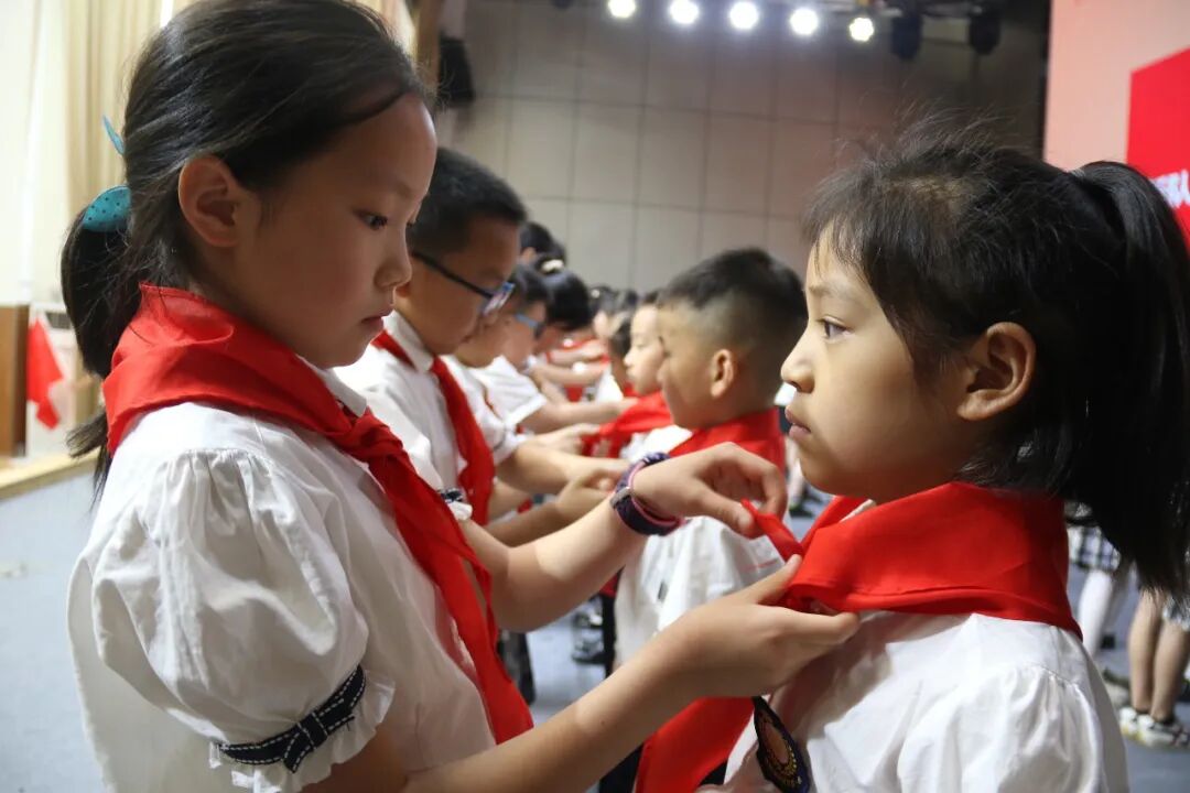 火一动态|喜迎二十大  争做好队员||2022年春新队员入队仪式