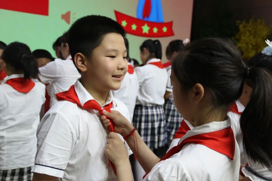 火一动态|喜迎二十大  争做好队员||2022年春新队员入队仪式