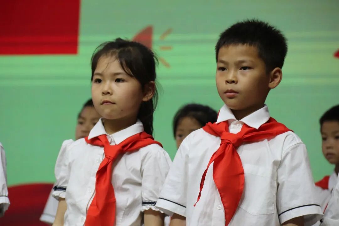 火一动态|喜迎二十大  争做好队员||2022年春新队员入队仪式