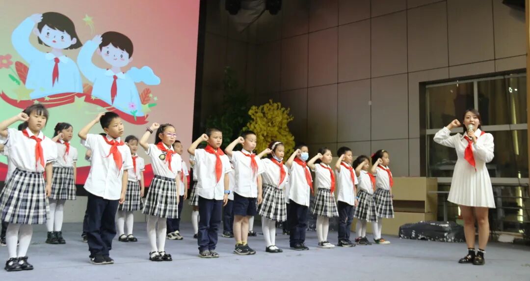 火一动态|喜迎二十大  争做好队员||2022年春新队员入队仪式