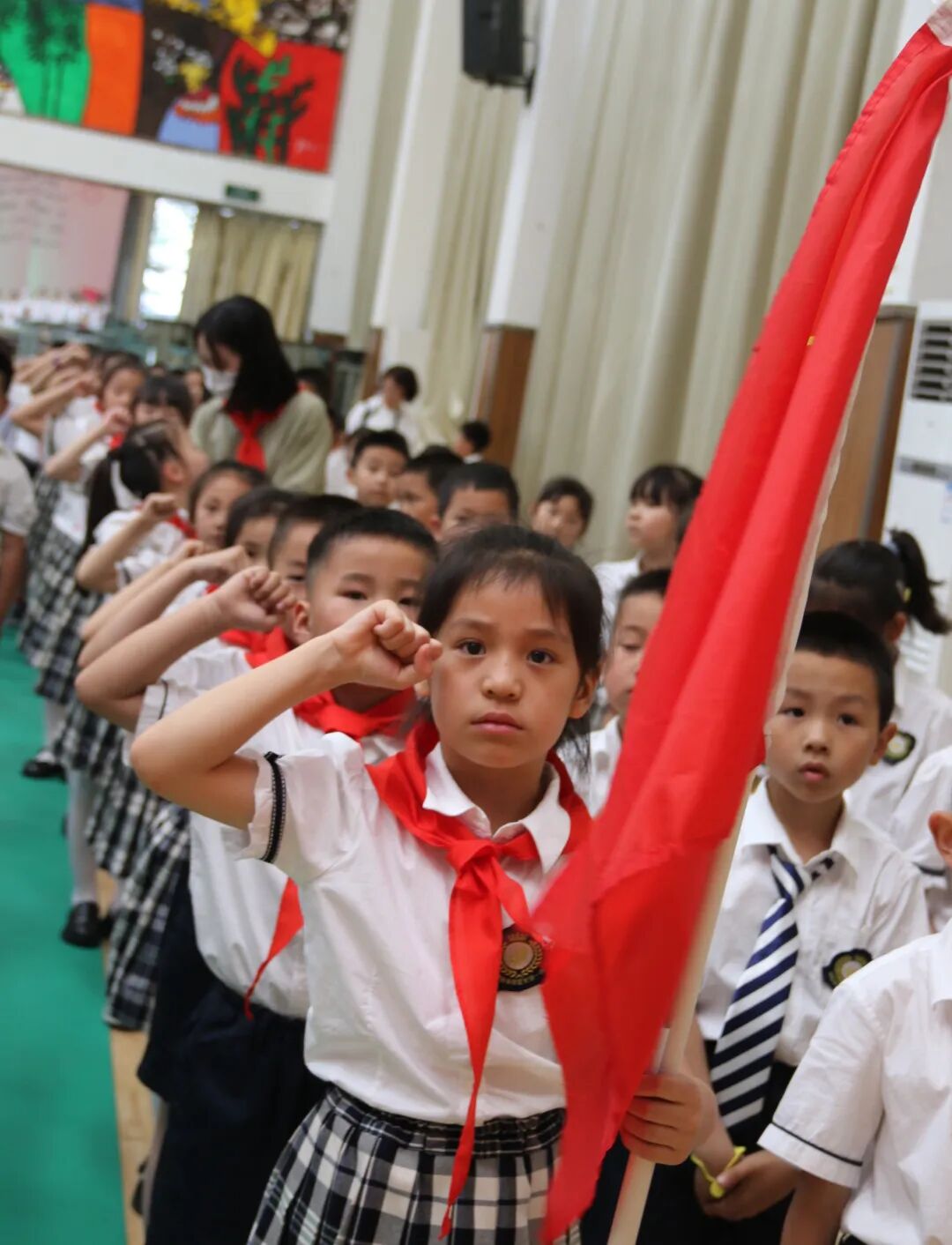 火一动态|喜迎二十大  争做好队员||2022年春新队员入队仪式