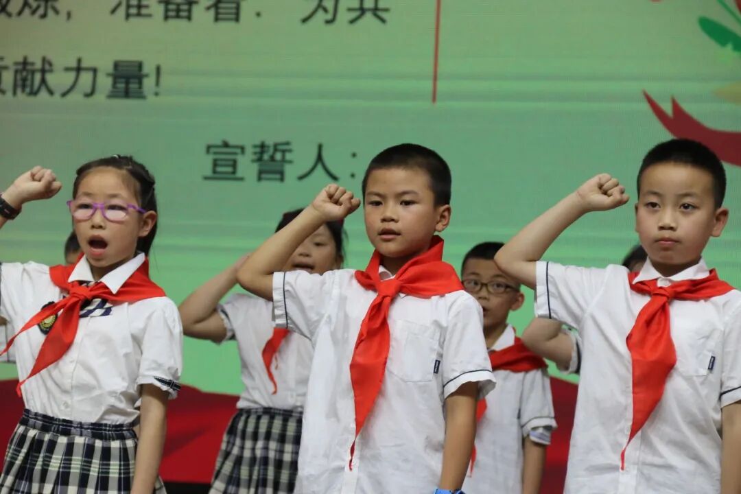 火一动态|喜迎二十大  争做好队员||2022年春新队员入队仪式