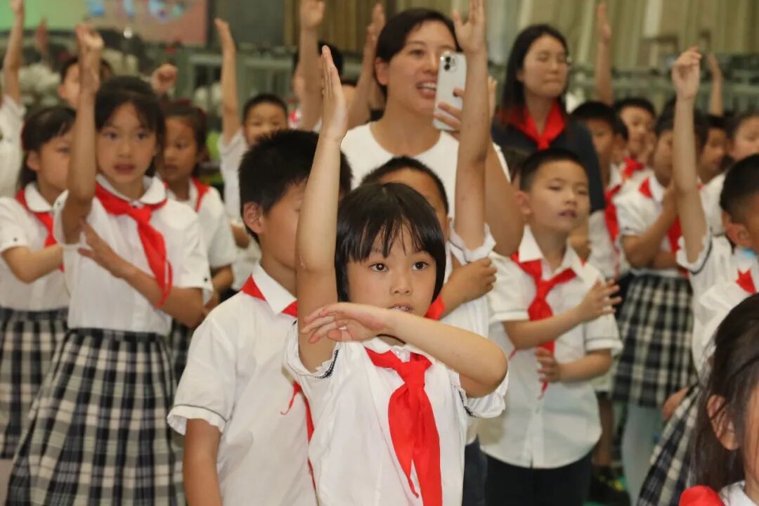 火一动态|喜迎二十大  争做好队员||2022年春新队员入队仪式