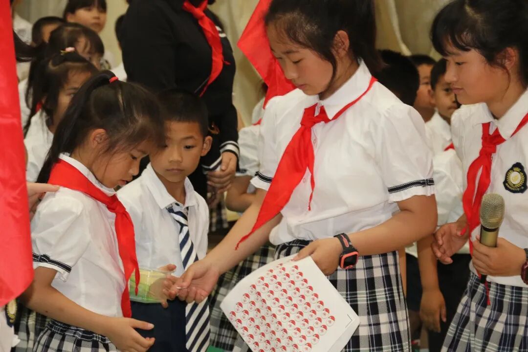 火一动态|喜迎二十大  争做好队员||2022年春新队员入队仪式