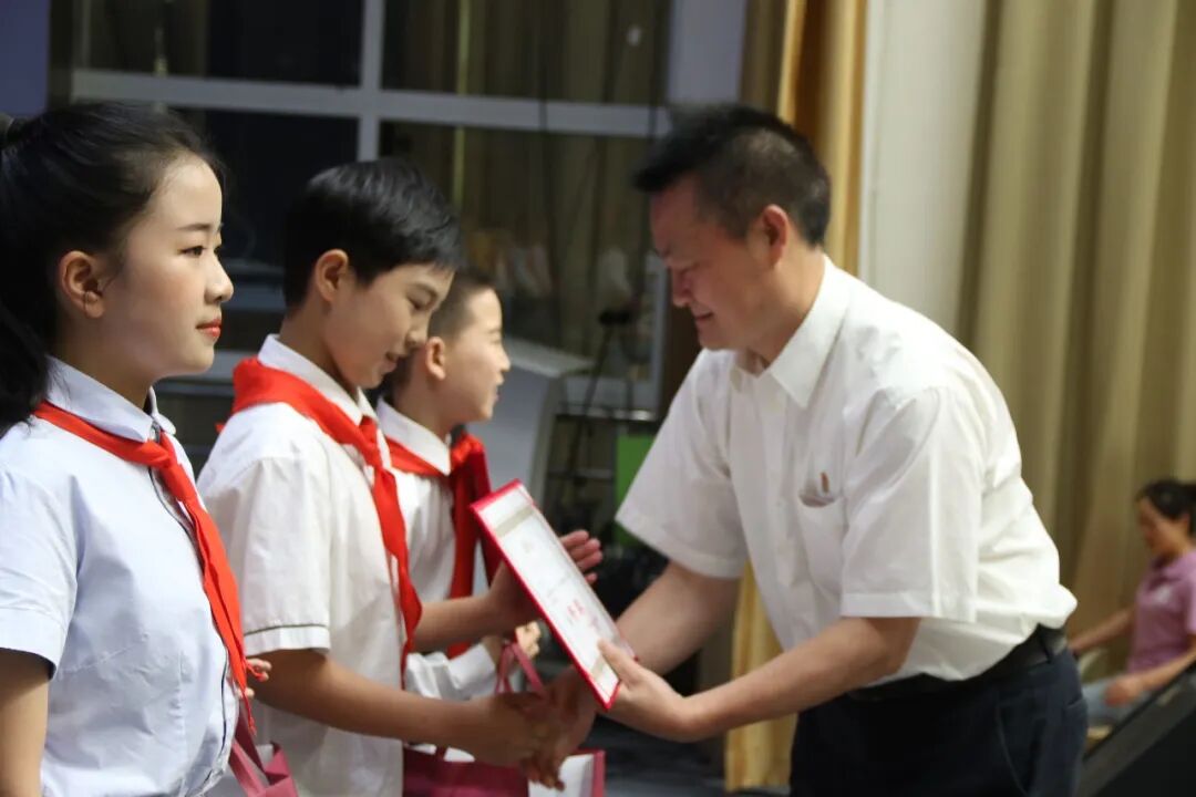 火一喜报|我校选手在绵阳市中小学生演讲总决赛上第八次获得特等奖