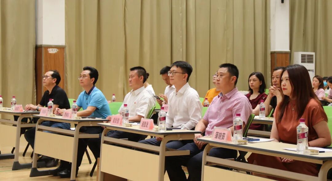火一喜报|我校选手在绵阳市中小学生演讲总决赛上第八次获得特等奖