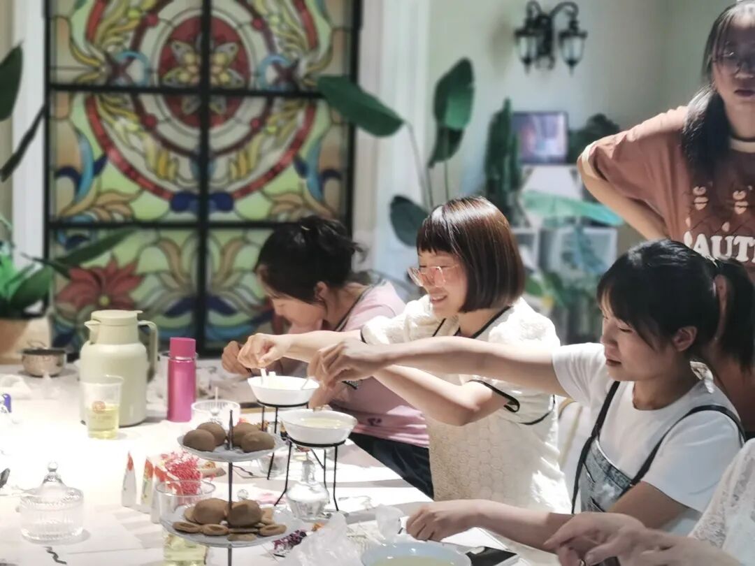火一动态|草木生花 逐光暖行||及月社手作团建