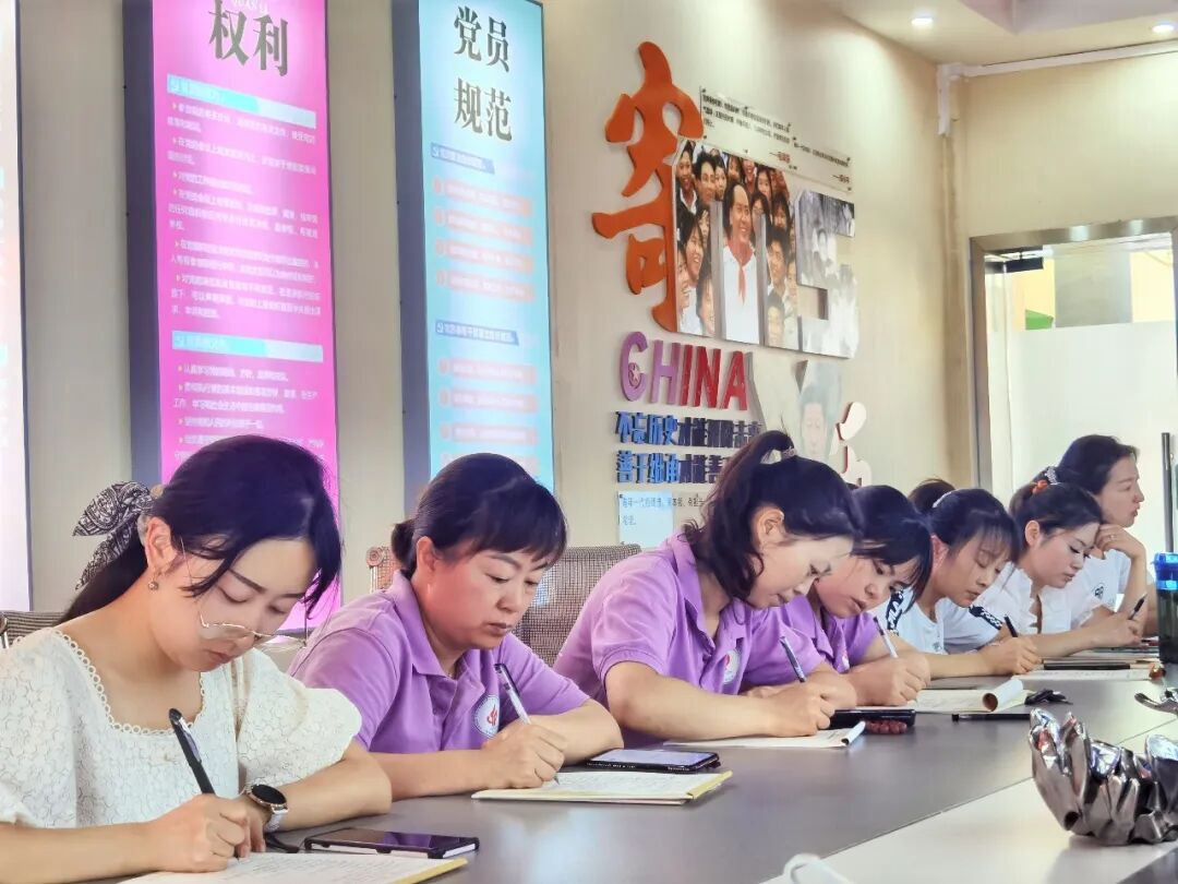 火一动态|总结回顾   携手致远||火炬一小名师工作室期末总结会暨假期工作安排会
