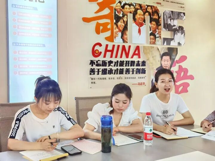 火一动态|总结回顾   携手致远||火炬一小名师工作室期末总结会暨假期工作安排会