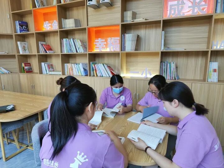 火一动态|总结回顾   携手致远||火炬一小名师工作室期末总结会暨假期工作安排会