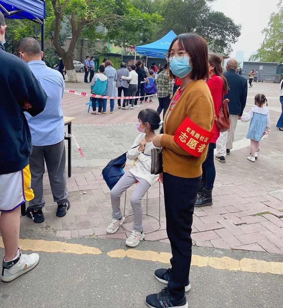 火一动态|微光如炬，火一人向“疫”而行