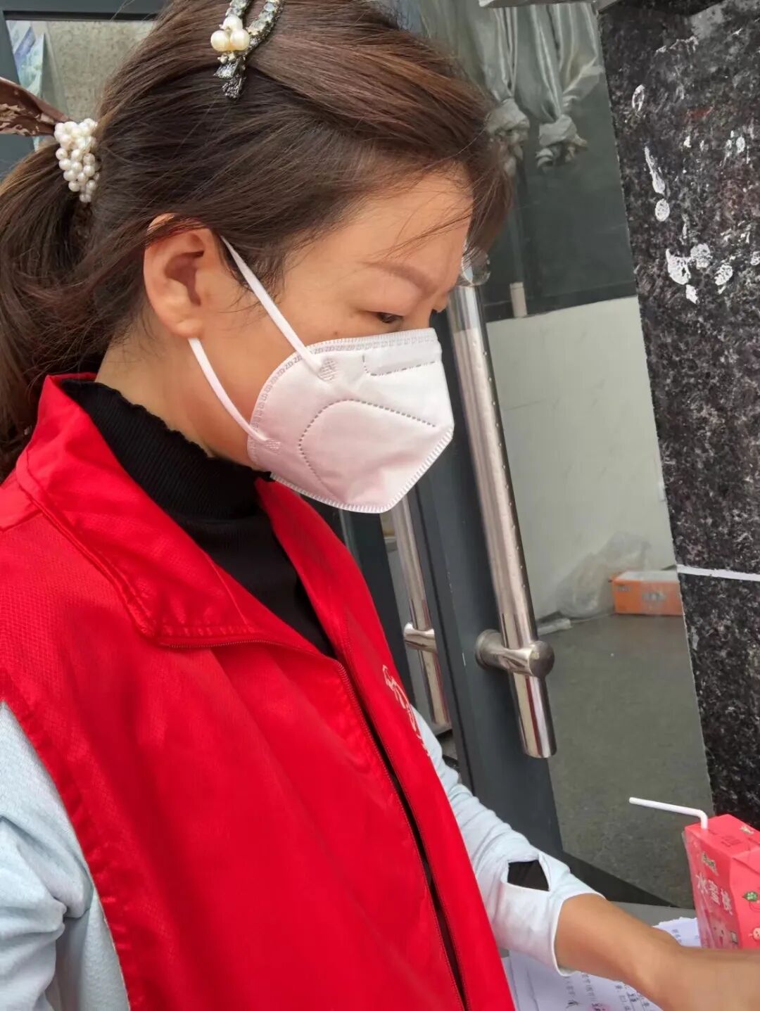 火一动态|微光如炬，火一人向“疫”而行