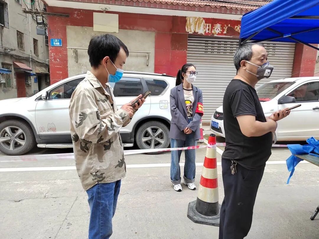 火一动态|微光如炬，火一人向“疫”而行