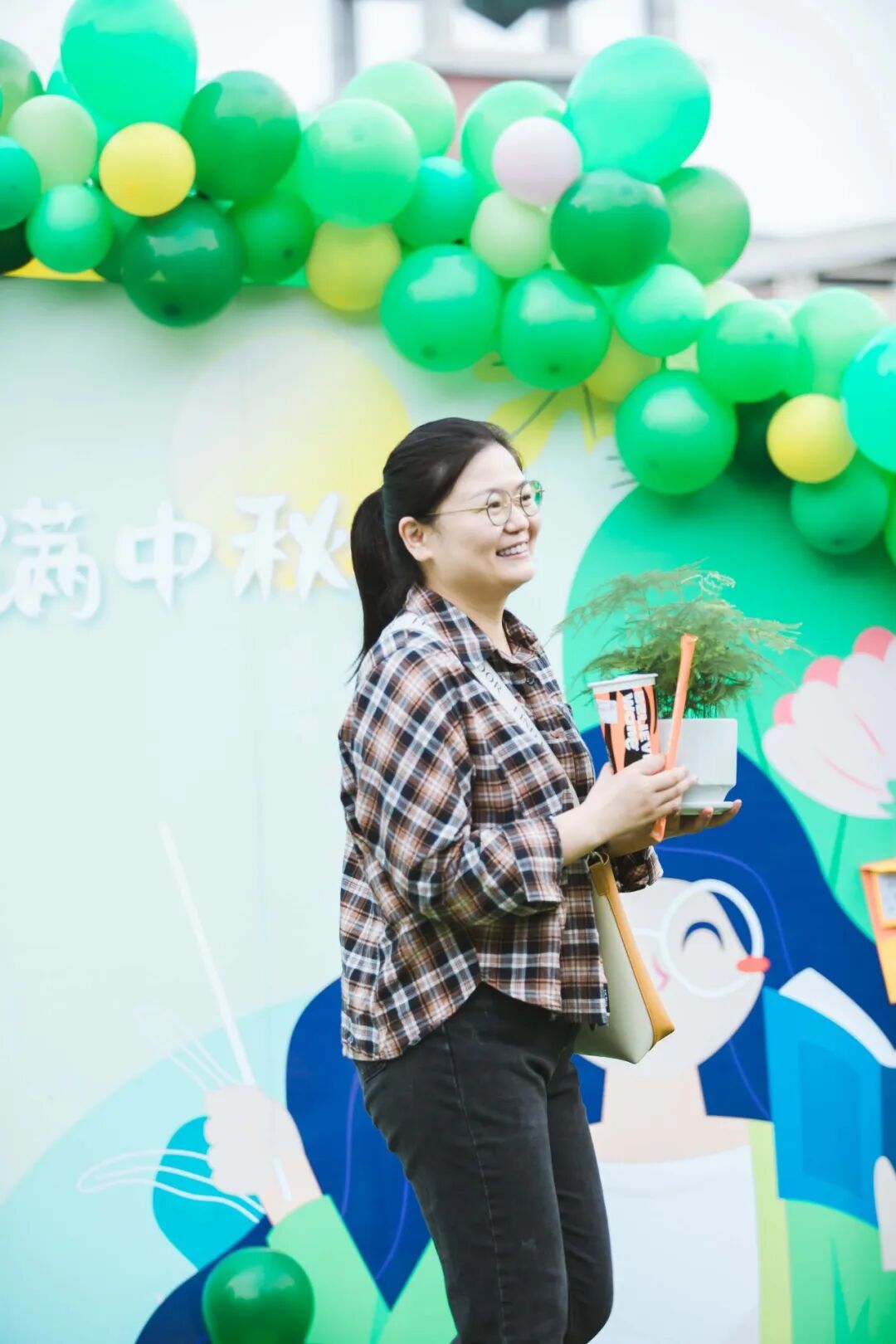 火一动态|笔端生芳华  情满中秋月|| 火炬一小教师节/中秋节“双节”庆祝活动