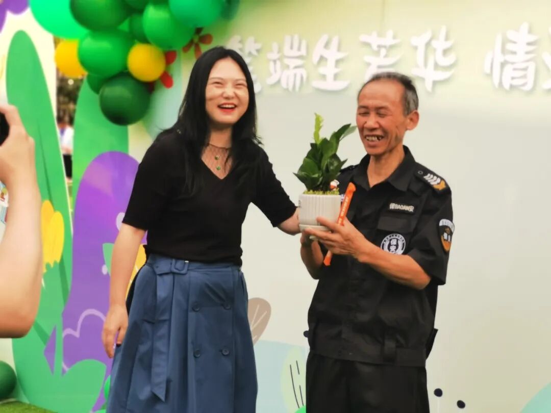 火一动态|笔端生芳华  情满中秋月|| 火炬一小教师节/中秋节“双节”庆祝活动