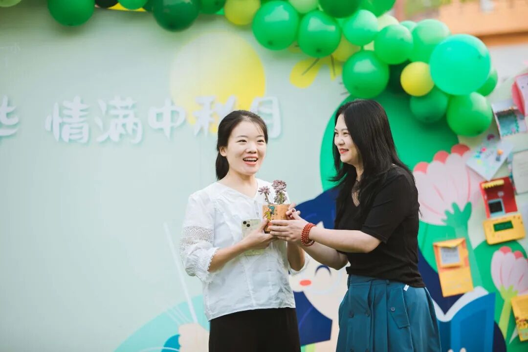 火一动态|笔端生芳华  情满中秋月|| 火炬一小教师节/中秋节“双节”庆祝活动