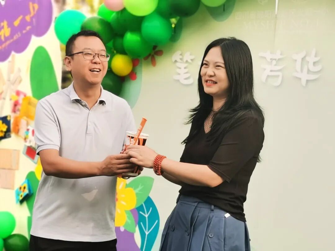 火一动态|笔端生芳华  情满中秋月|| 火炬一小教师节/中秋节“双节”庆祝活动