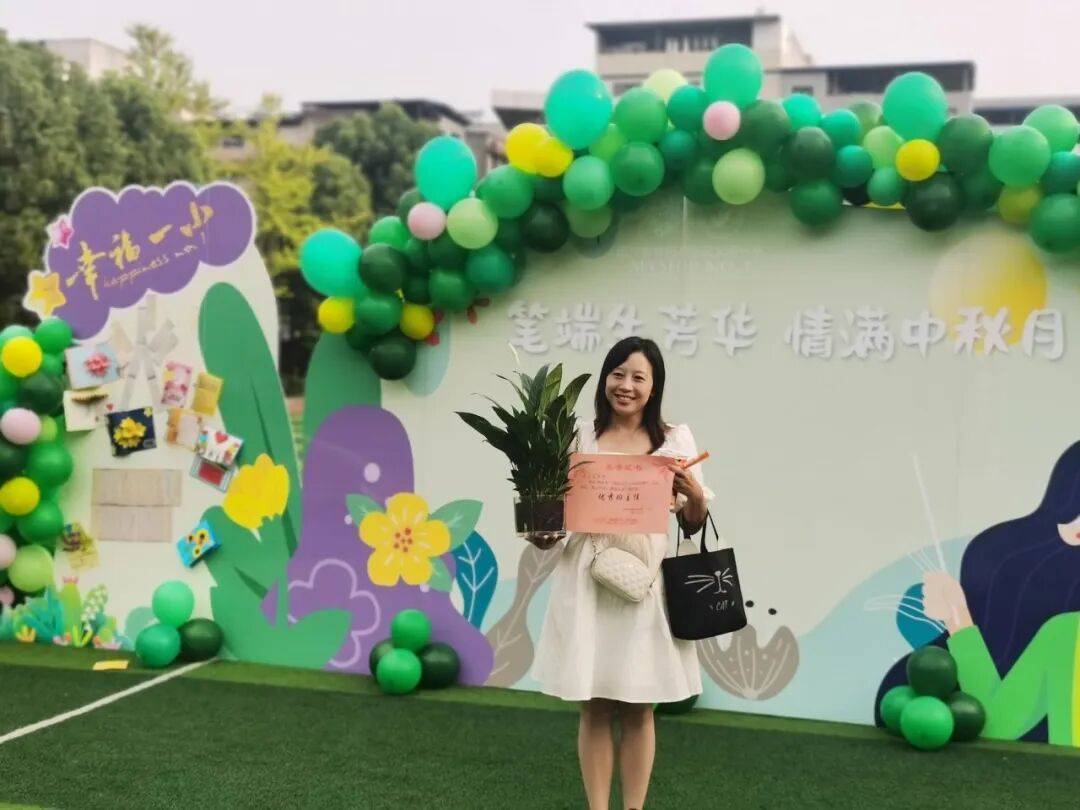 火一动态|笔端生芳华  情满中秋月|| 火炬一小教师节/中秋节“双节”庆祝活动