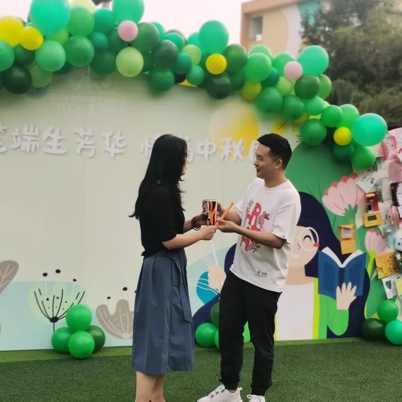 火一动态|笔端生芳华  情满中秋月|| 火炬一小教师节/中秋节“双节”庆祝活动