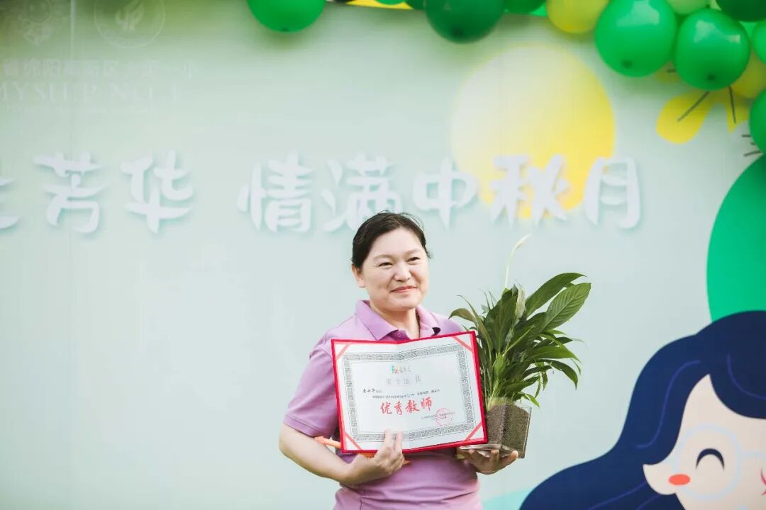 火一动态|笔端生芳华  情满中秋月|| 火炬一小教师节/中秋节“双节”庆祝活动