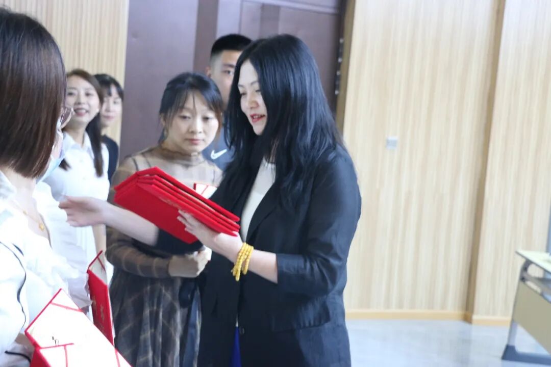 火一动态| 青蓝结对清秋始    琢玉成器幸福长| |“幸福·青蓝”师徒结对仪式