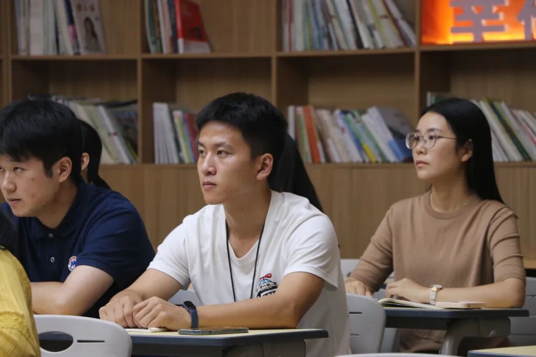 火一动态| 青蓝结对清秋始    琢玉成器幸福长| |“幸福·青蓝”师徒结对仪式
