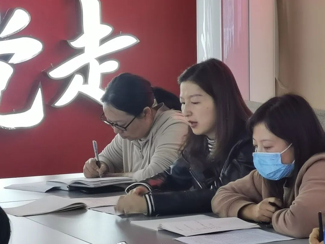 火一动态 | 幸福逐梦 笃定前行 | | 火炬一小名师工作室发展专题会议