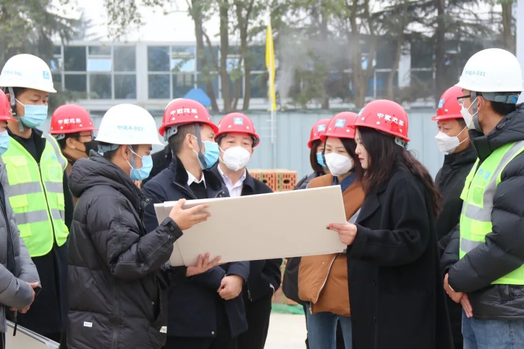 火一新校区建设·项目推进丨绵阳市教体局党组书记王永昭调研火炬一小新校区项目规划建设工作