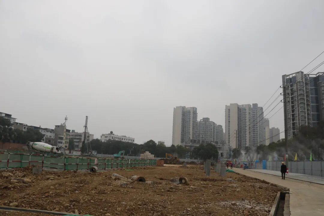 火一新校区建设|绵阳科技城社会事业和基层治理局副局长周涛一行调研火炬一小新校区建设工作