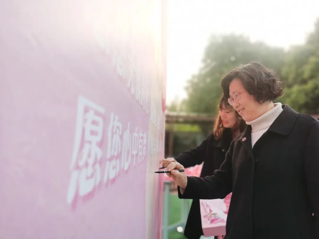 火一动态｜芳华自在  笑颜如花||火炬一小三八女神节送祝福活动