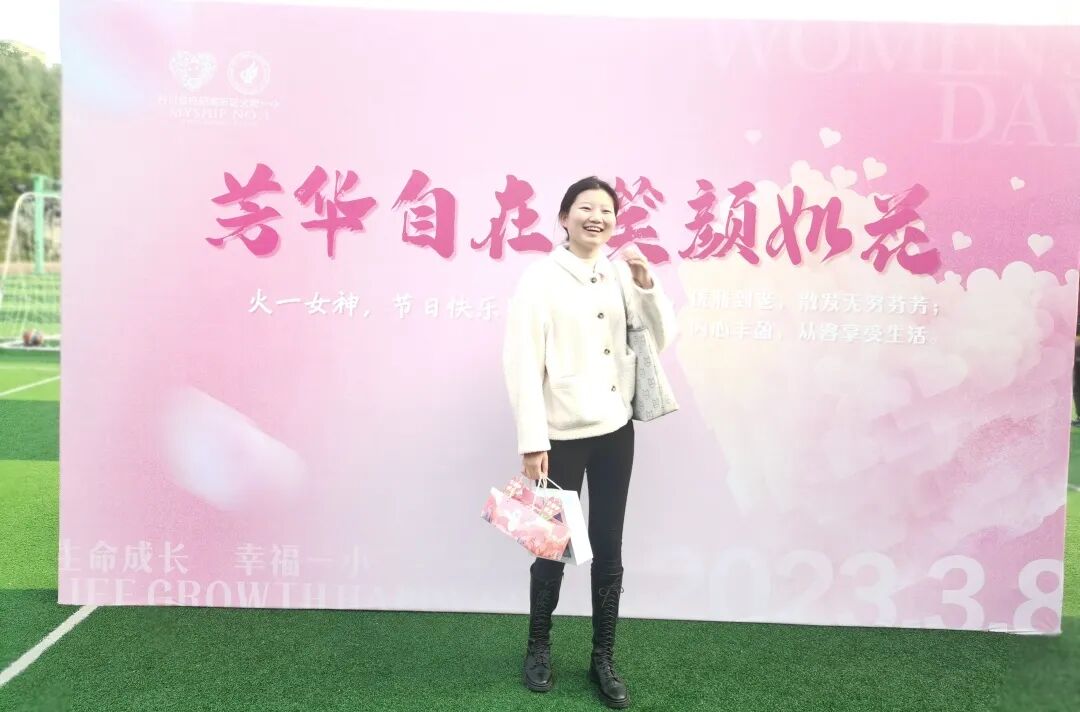 火一动态｜芳华自在  笑颜如花||火炬一小三八女神节送祝福活动