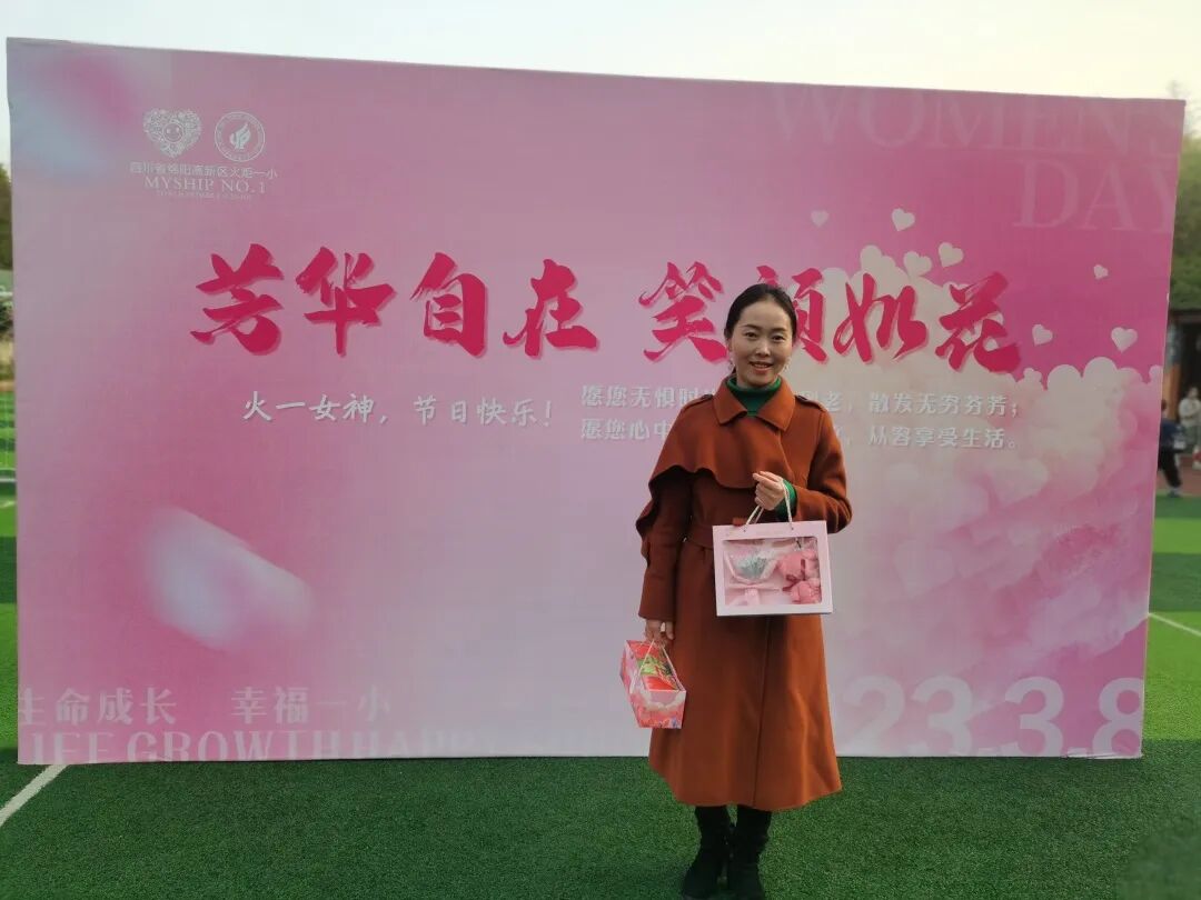 火一动态｜芳华自在  笑颜如花||火炬一小三八女神节送祝福活动