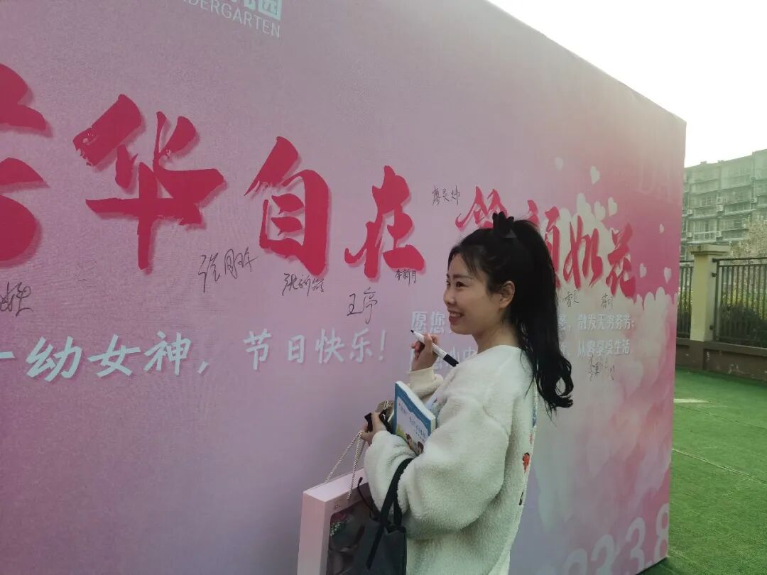 火一动态｜芳华自在  笑颜如花||火炬一小三八女神节送祝福活动