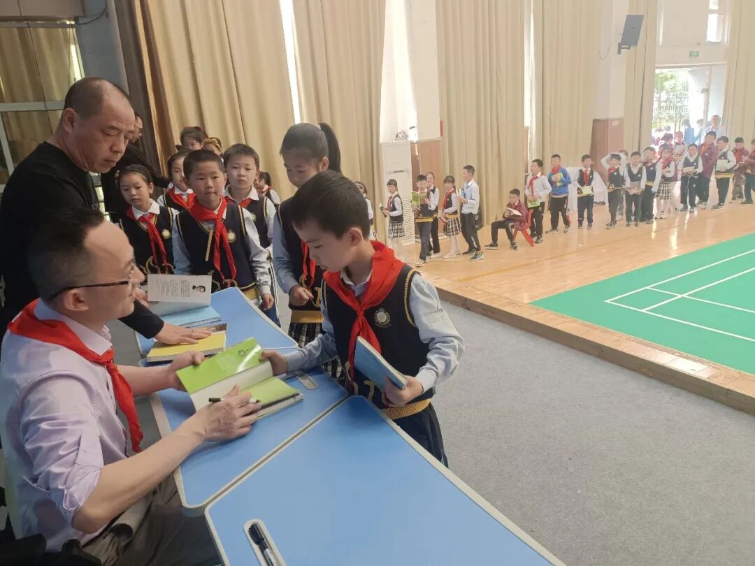 火一读书节|芬芳春日,与书同行||跳蚤书市/作家进校园