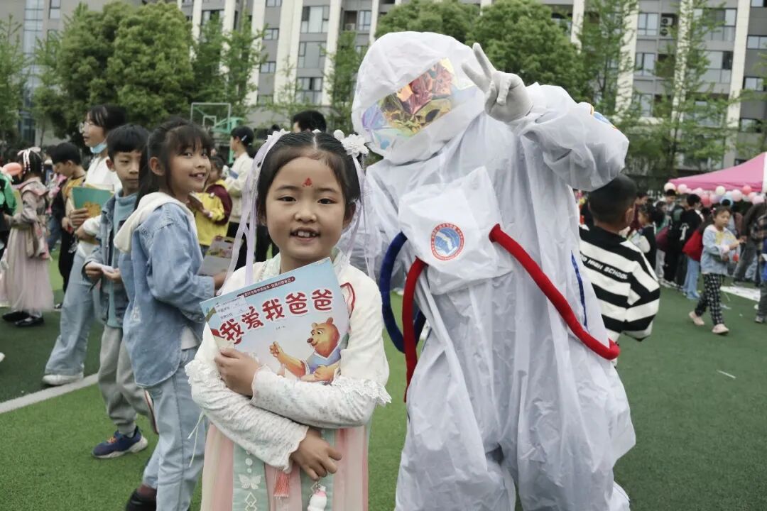 火一读书节|芬芳春日,与书同行||跳蚤书市/作家进校园