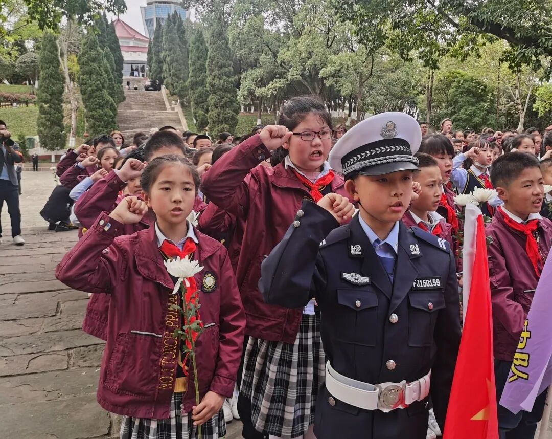 火一动态|缅怀英雄先烈 传承红色基因||清明祭扫活动