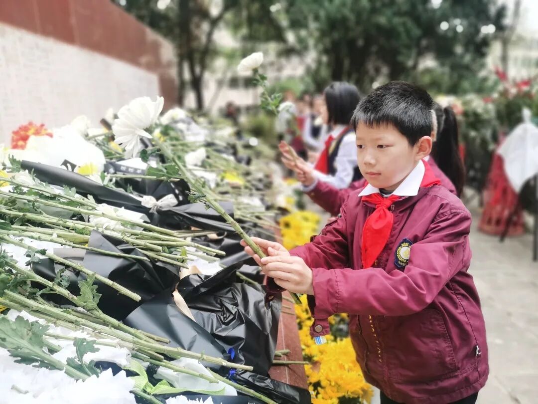 火一动态|缅怀英雄先烈 传承红色基因||清明祭扫活动