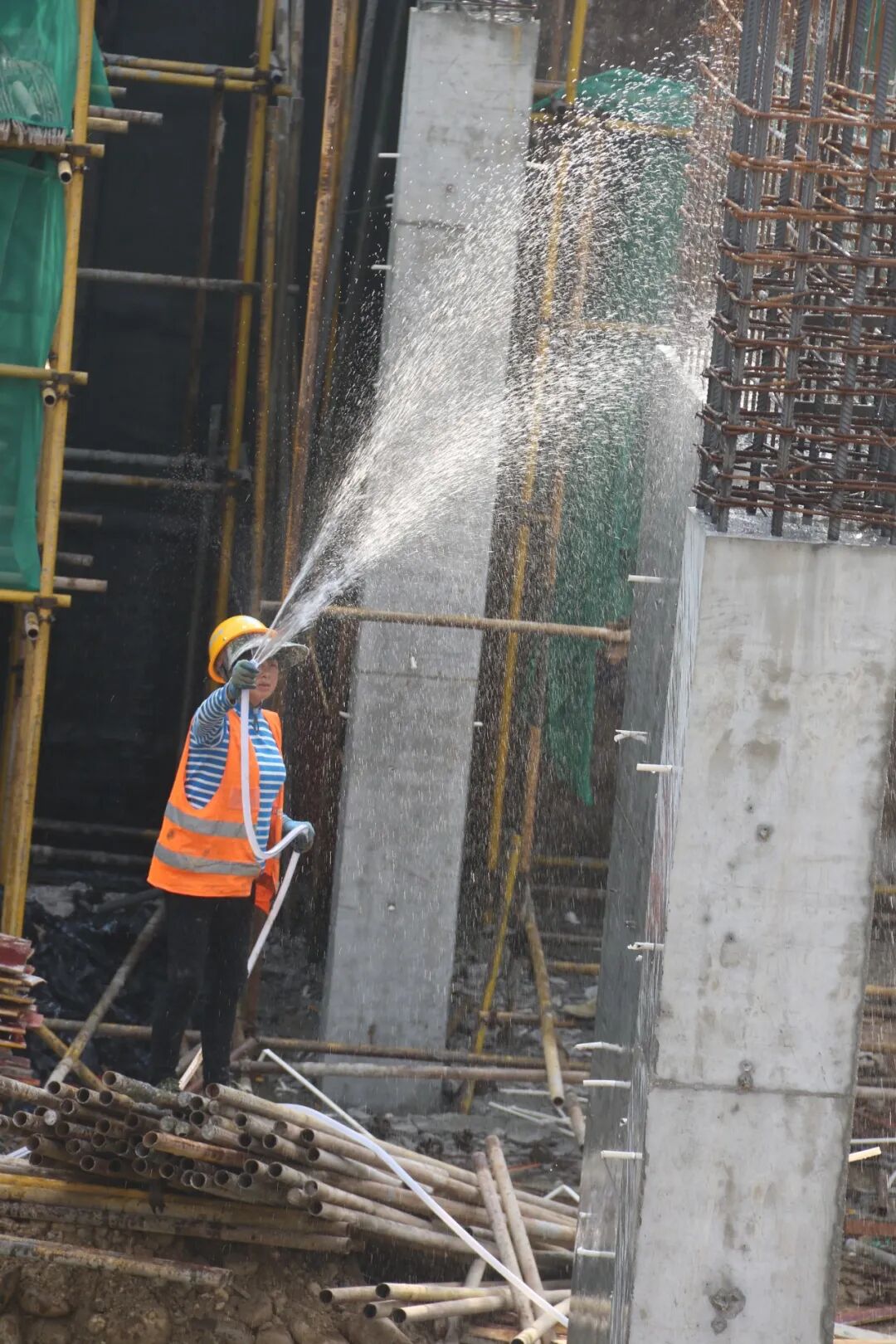 火一新校区建设 |市政府党组副书记,科技城党工委副书记、管委会主任梁磊调研火炬一小A校区