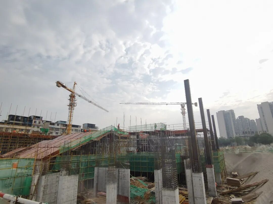 火一新校区建设 |市政府党组副书记,科技城党工委副书记、管委会主任梁磊调研火炬一小A校区