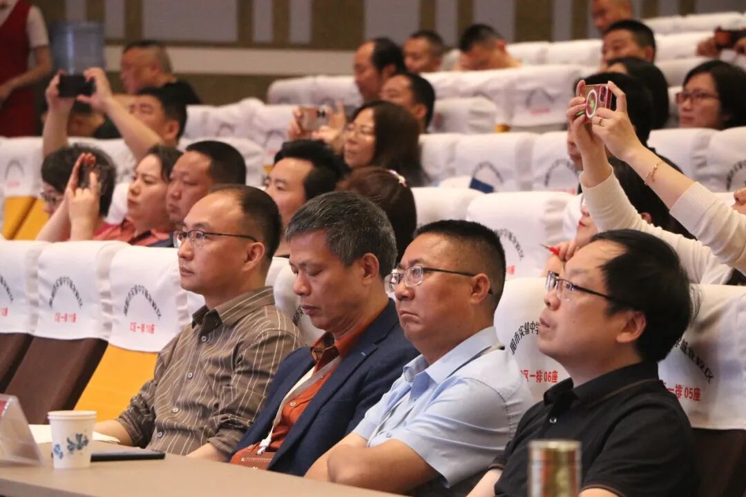 火一动态 | 蒲晓茹校长在“2023年义务教育学校高质量发展高峰论坛”上作专题讲座