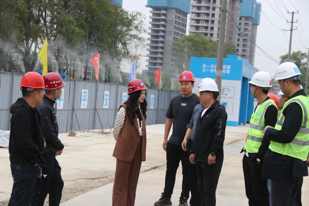 火一新校区建设 |绵阳科技城党工委副书记谭岗调研火炬一小A校区建设项目工作