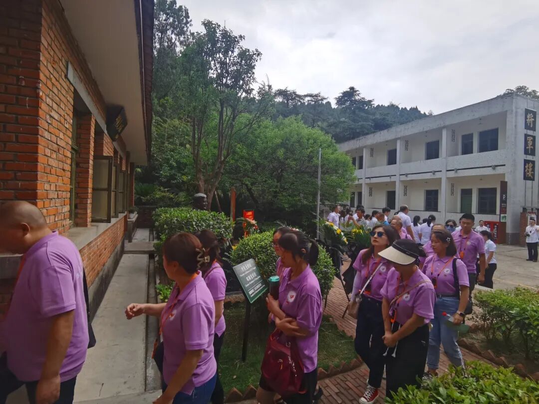 火一动态|踏寻红色足迹  赓续革命血脉||火炬一小党支部“七·一”建党节主题党日活动