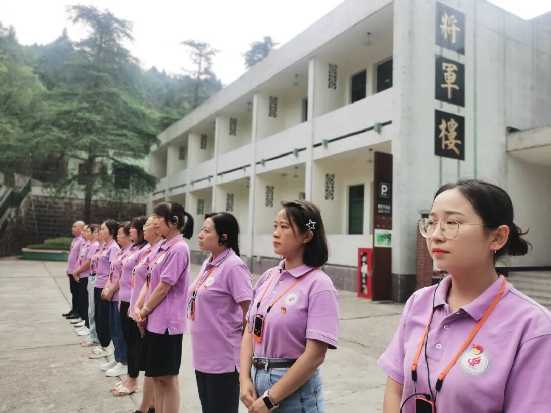 火一动态|踏寻红色足迹  赓续革命血脉||火炬一小党支部“七·一”建党节主题党日活动