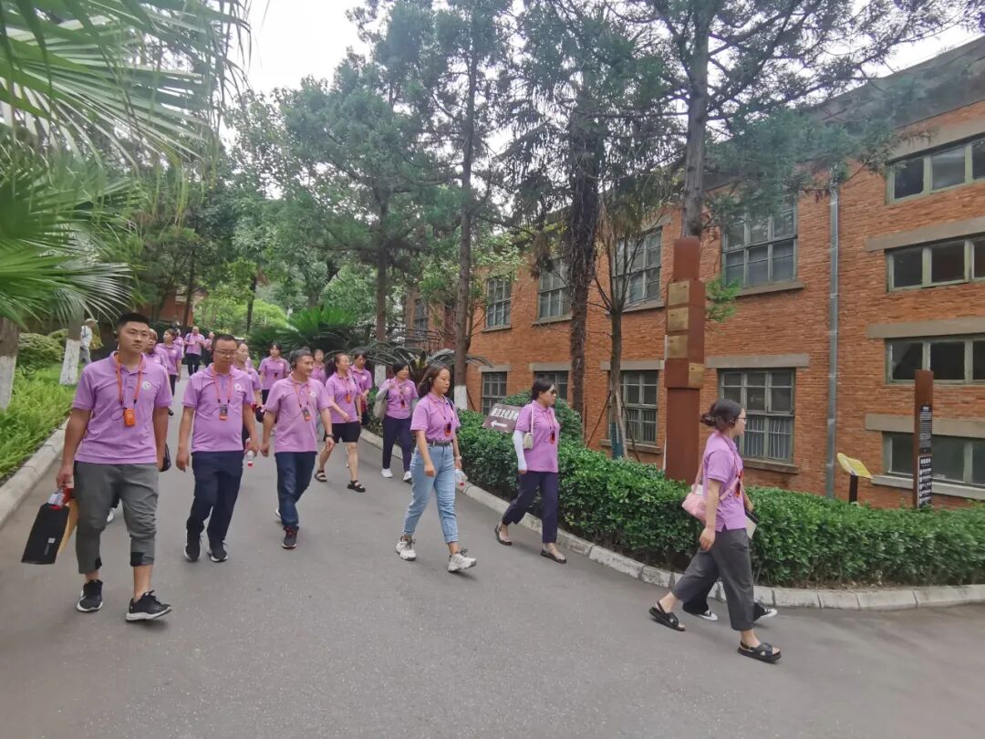 火一动态|踏寻红色足迹  赓续革命血脉||火炬一小党支部“七·一”建党节主题党日活动