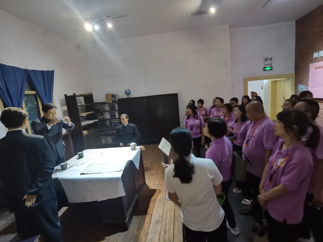 火一动态|踏寻红色足迹  赓续革命血脉||火炬一小党支部“七·一”建党节主题党日活动