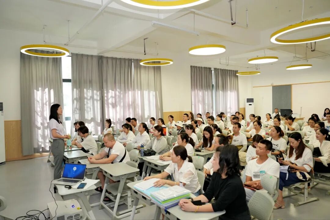 火一动态｜火炬一小2023年秋一年级新生家长会