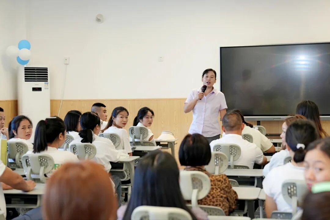 火一动态｜火炬一小2023年秋一年级新生家长会