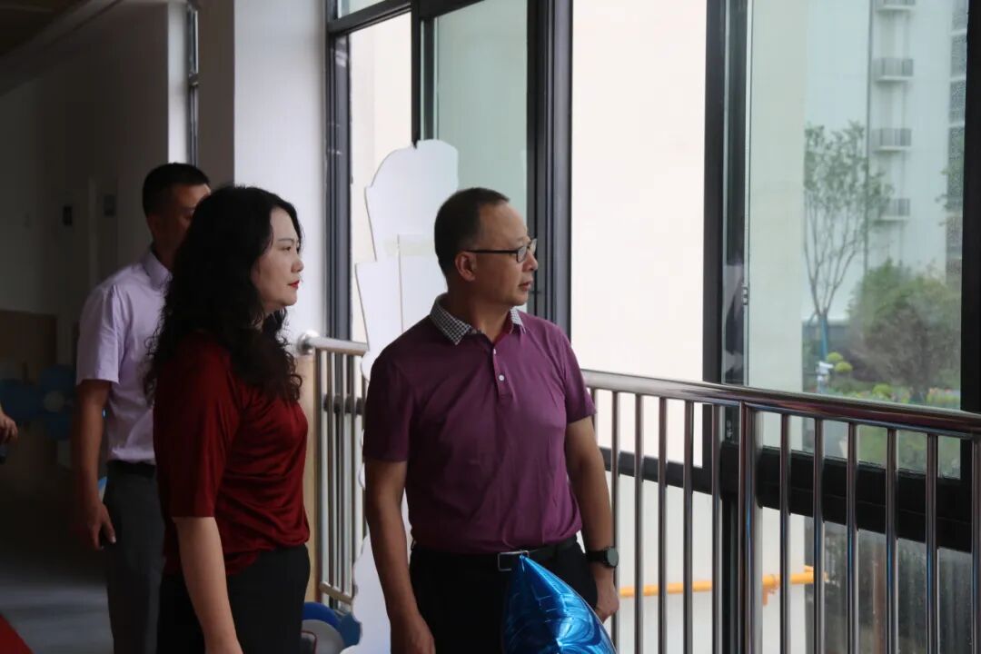 绵阳科技城社治局局长陈平一行莅临  我校一年级办学点检查指导开学工作